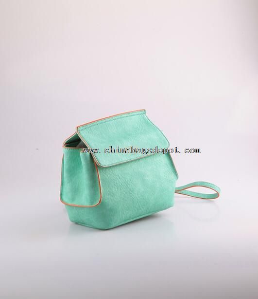 Jeune femme sacs à main