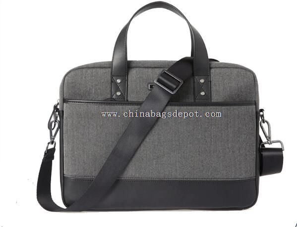 Messenger bag con fibbia in metallo