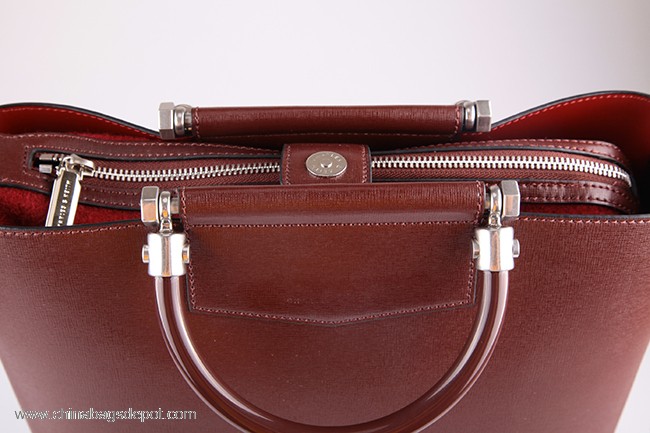 Trendy ladies leather hand bags