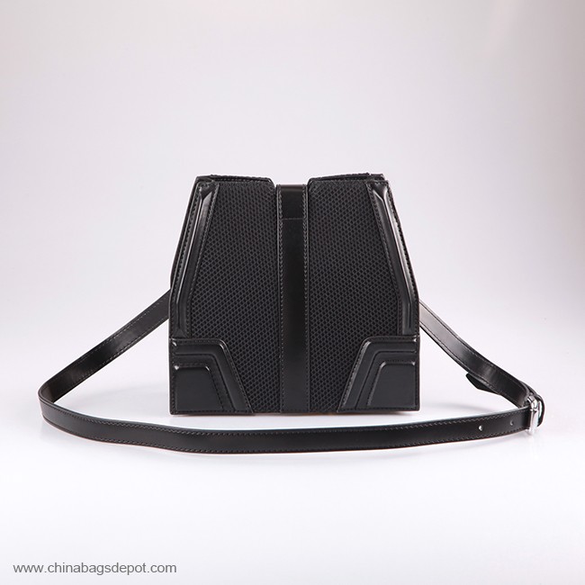 Hitam warna wanita messenger bags