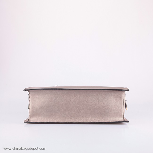 Shoulder handbags