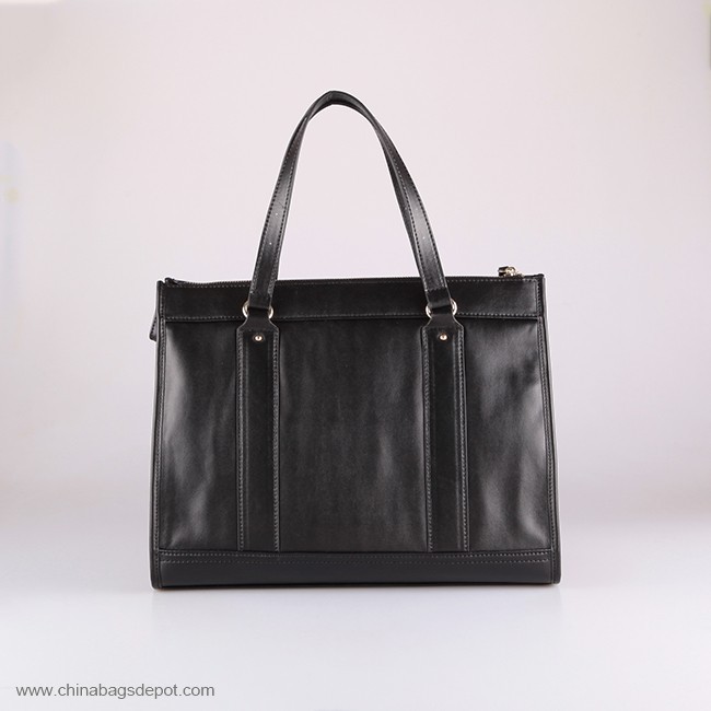 Giovane signora borsa