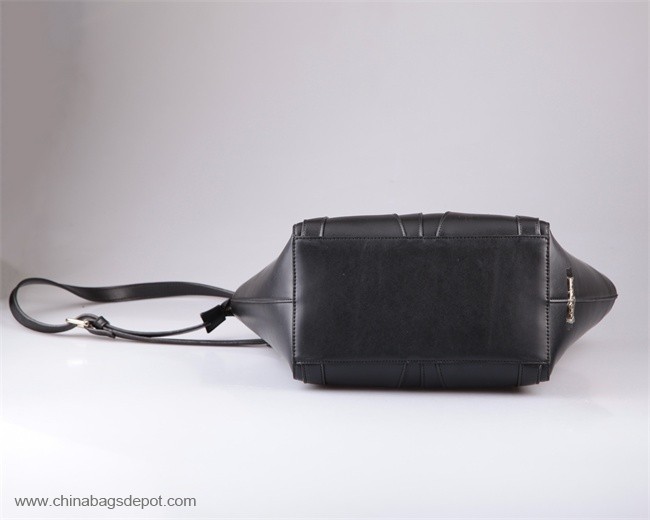 Tote fashion handbag with long strap 