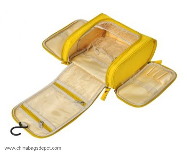 3 space hanging toiletry bag